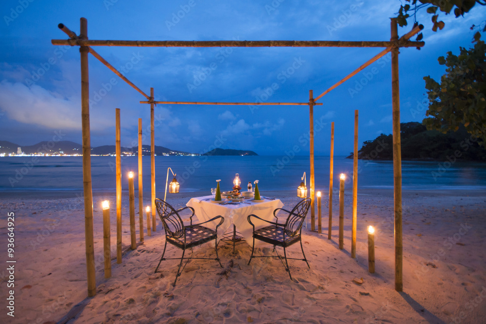 5 Ideas de Cena Romántica en la Playa para una Noche Inolvidable 5 Ideas de Cena Romántica en la Playa para una Noche Inolvidable